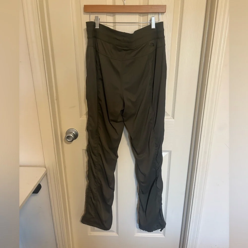 The North Face Women’s Joggers Olive Activewear Pants Lightweight Stretch - Picture 6 of 8